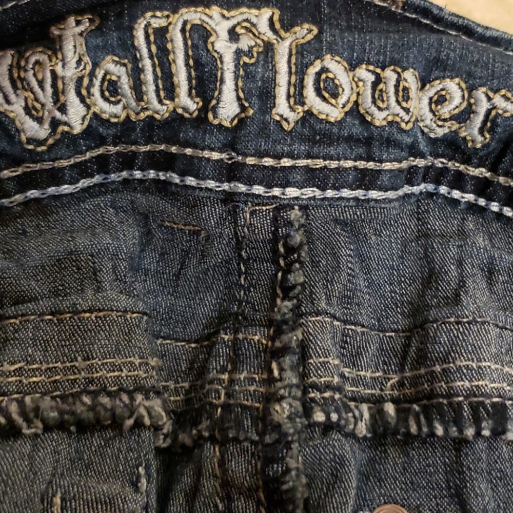 Wallflower Short - Picture 7 of 14